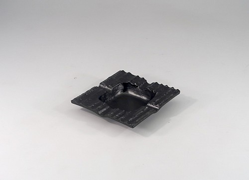 Διακοσμητικό Μεταλλικό Τετράγωνο Τασάκι Μαύρο 13x13x2.5cm