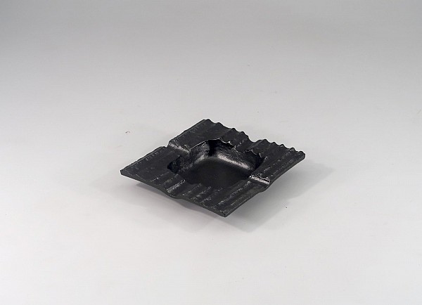 Διακοσμητικό Μεταλλικό Τετράγωνο Τασάκι Μαύρο 13x13x2.5cm